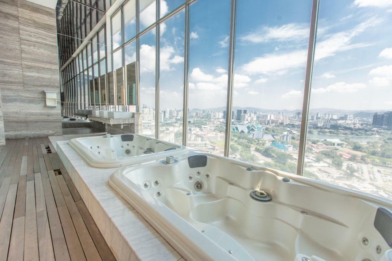 Lägenhet på 807 m² i KLCC, med 1 sovrum och 2 badrum  Kuala Lumpur Exteriör bild